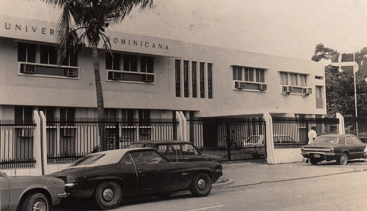 oym-fachada-1980